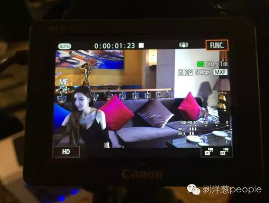 直播中的王瑞兒。攝影：于亞妮