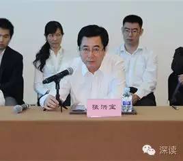 在天津紀(jì)委對王富強(qiáng)的通報中指出，王富強(qiáng)從“聽黨的話，永遠(yuǎn)跟黨走，做讓黨放心的人”這一初心出發(fā)，吃過苦、流過汗，曾為天津港保稅區(qū)的建設(shè)和發(fā)展、為天津市招商引資工作作出過貢獻(xiàn)。貢獻(xiàn)被認(rèn)可、贊譽(yù)，其驕傲自滿情緒漸生，覺得