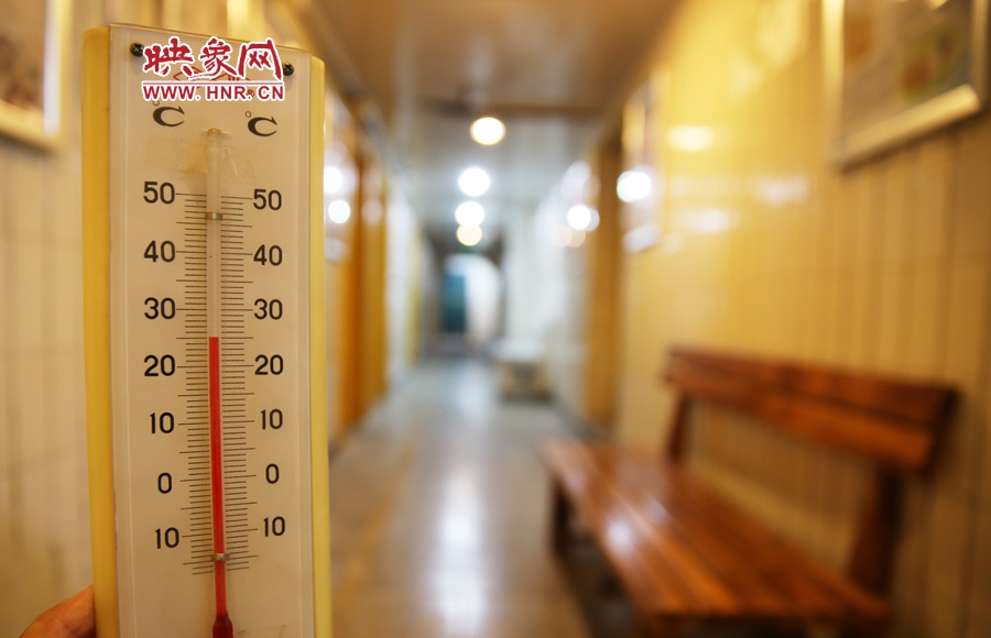 金水區(qū)人防辦（珠江琴行）納涼處溫度為25度。