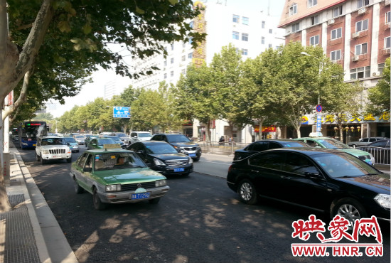 “無車日”仍有許多私家車主選擇開車上路。