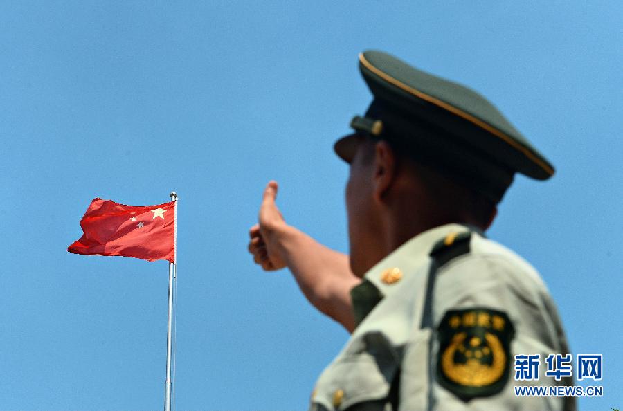  9月25日，武警浙江嘉興消防官兵為祖國“點贊”。