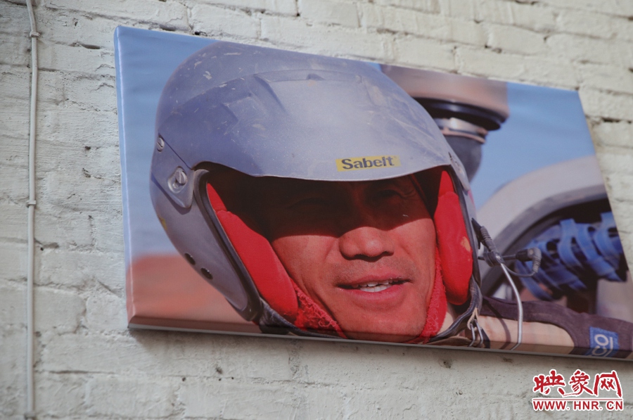賽車的世界、更是男人的世界。圖為部分參展攝影作品。