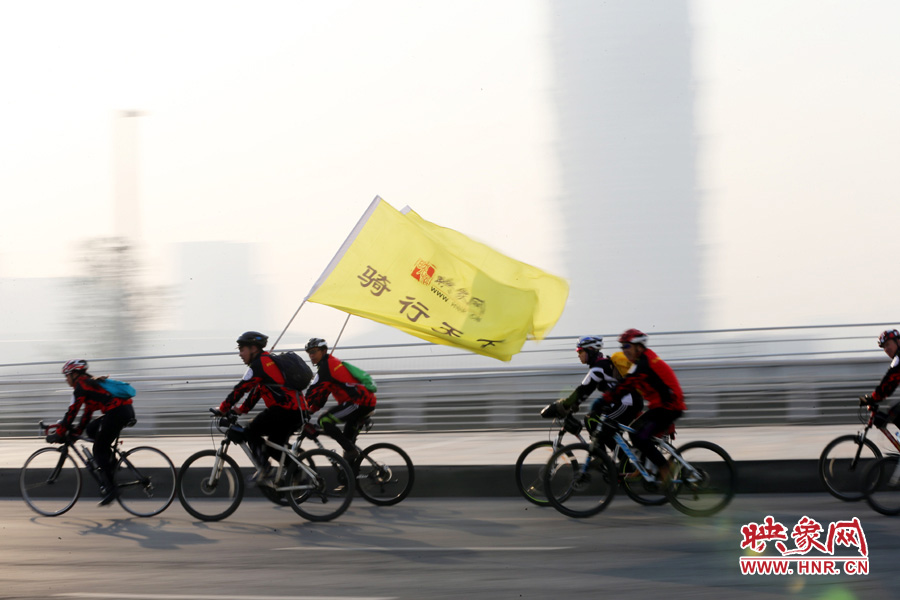 獻(xiàn)愛(ài)心、騎行天下，映象網(wǎng)騎行車(chē)友樂(lè)翻天
