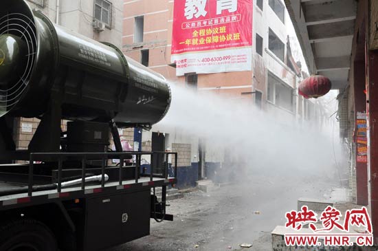 針對造成霧霾的主兇“建筑工地揚塵”，“霧炮車”降塵除塵效果能到到80%。