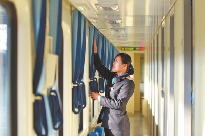 臥鋪車廂 半包式，更具私密性和舒適性。