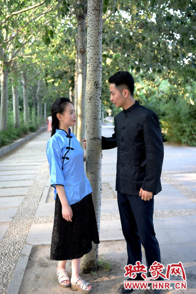 輕輕的凝視，勝卻了千言萬(wàn)語(yǔ)。