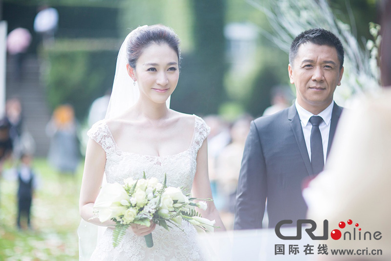 李小冉比利時(shí)辦婚禮 朱丹、鐘欣潼、應(yīng)采兒做伴娘