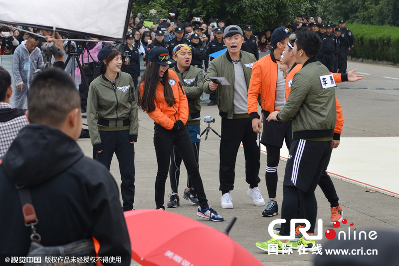 《奔跑吧兄弟》第三季劇組到南京錄制節(jié)目。