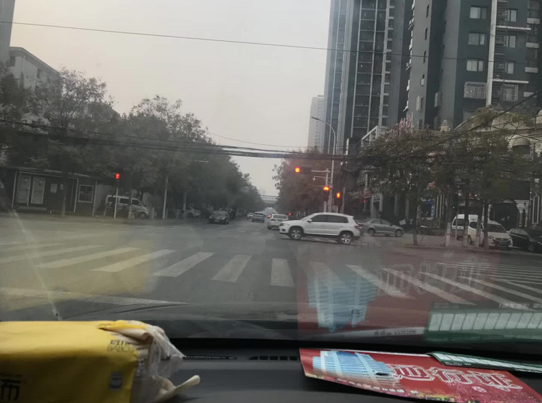 限行第一天！鄭州的早高峰是這個(gè)樣子的