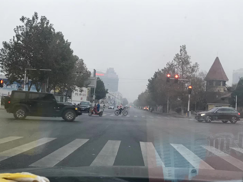 限行第一天！鄭州的早高峰是這個(gè)樣子的