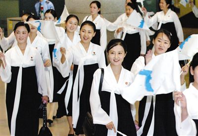 2005年9月，結(jié)束亞洲田徑錦標(biāo)賽之行的朝鮮拉拉隊。