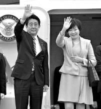 11月9日中午，日本首相安倍晉三攜夫人安倍昭惠乘坐日本政府專機(jī)來到北京，參加APEC北京峰會(huì)。安倍在啟程前再次對(duì)媒體強(qiáng)調(diào)了改善中日關(guān)系的意愿，稱“改善兩國(guó)關(guān)系的想法從來沒有改變過”。
