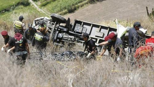 秘魯南部一客車墜落山谷，至少25人死亡網(wǎng)頁截圖