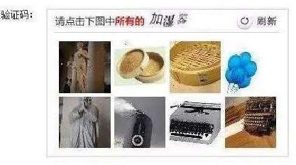 澎湃新聞?dòng)浾邚蔫F路上海站了解到，目前窗口售票采用的系統(tǒng)與12306網(wǎng)購(gòu)不同，購(gòu)票者通過身份證件的驗(yàn)證，即可購(gòu)票。根據(jù)往年經(jīng)驗(yàn)，每年臘月二十三到二十九的火車票最為緊俏，對(duì)應(yīng)的網(wǎng)絡(luò)購(gòu)票日期為12月4日至10日，春運(yùn)火車票搶票也進(jìn)入最白熱化的狀態(tài)。對(duì)此，鐵路部門提醒，如果沒能在第一時(shí)間買到票，旅客不妨在起售時(shí)間30分鐘后、開車前15天和開車前1天三個(gè)時(shí)間點(diǎn)“撿漏”，可能會(huì)有意外的收獲。