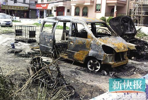 涉事面包車燒剩鐵殼。