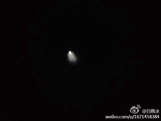 全國(guó)多地網(wǎng)友聲稱發(fā)現(xiàn)“UFO” 疑似二炮導(dǎo)彈試射