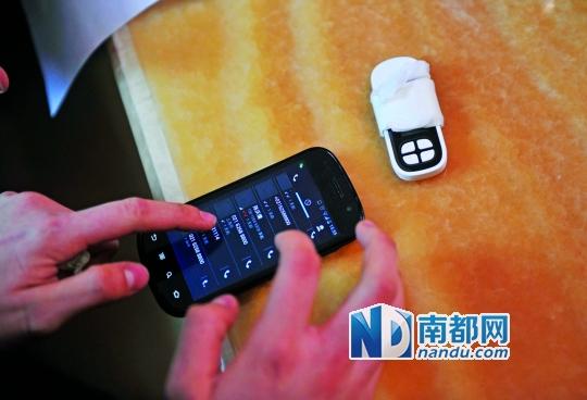 一個(gè)號碼為021-62588800的電話自稱上海靜安區(qū)公安分局，騙走了小程148萬。記者 梁煒培 攝