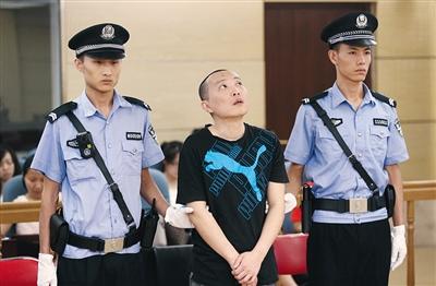 陳曉鵬在西城法院受審。記者 尹亞飛 攝
