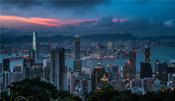 不要溫和地走進那個良夜 因為夜太美！