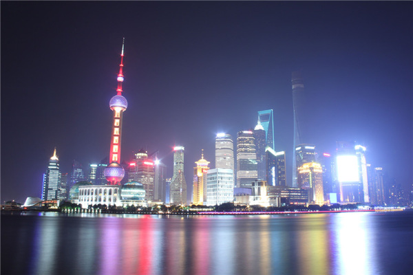 不要溫和地走進那個良夜 因為夜太美！