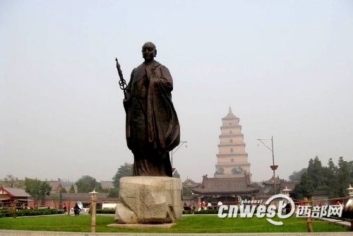 樹(shù)立于大雁塔前的唐玄奘像,他是中印兩國(guó)悠久交流史的代表人物。