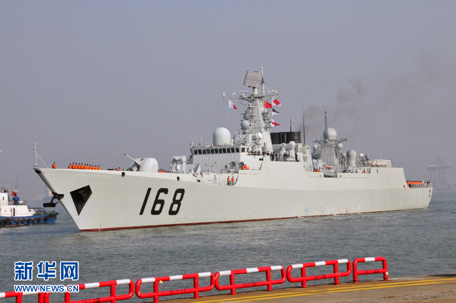 　25日15時，海軍南海艦隊“廣州”號驅(qū)逐艦駛入廣州南沙汽車碼頭