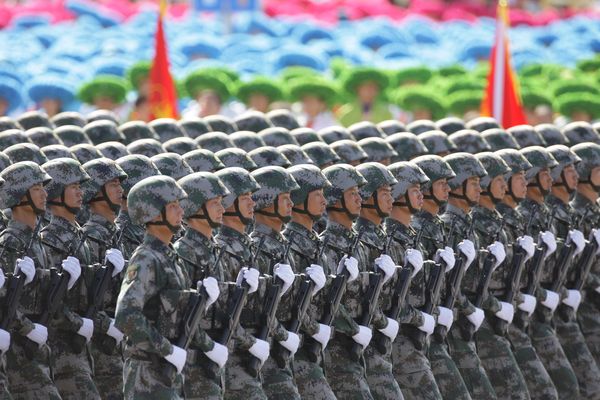 總體看，中國軍隊是稱職的，承擔(dān)了它對這個國家和人民的應(yīng)有責(zé)任。