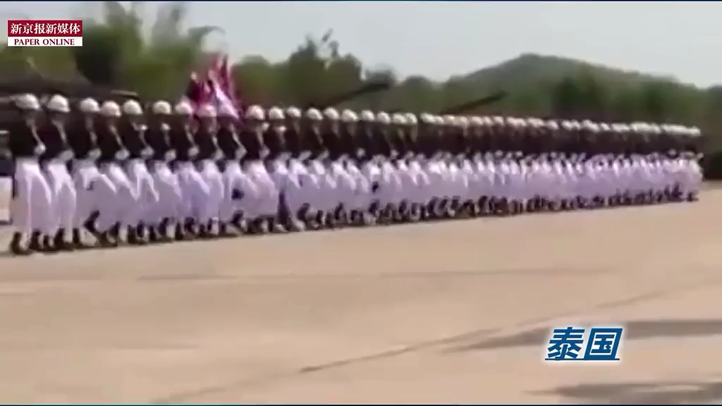 那些年摩托、樹(shù)人、斧頭兵上演的有趣閱兵式