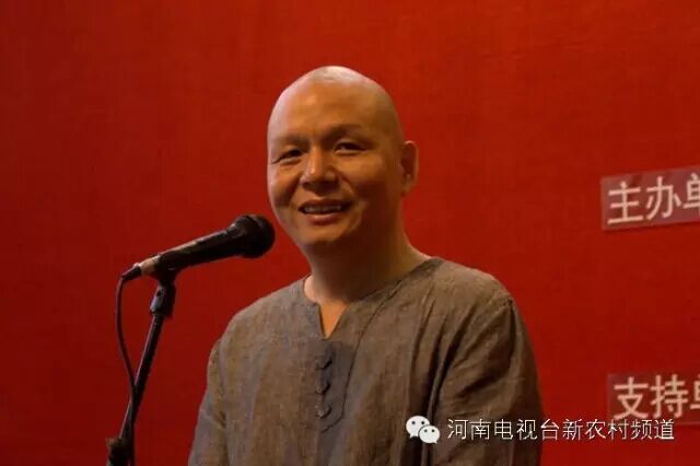 書畫家協(xié)會(huì)副主席，中國(guó)書畫家協(xié)會(huì)會(huì)員，河南省青年書法家，蘆荻