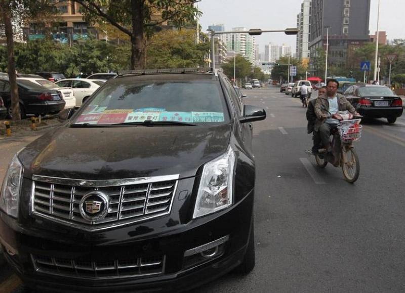深圳現(xiàn)“史上最多通行證車(chē)”無(wú)牌豪車(chē) 長(zhǎng)期違停路邊