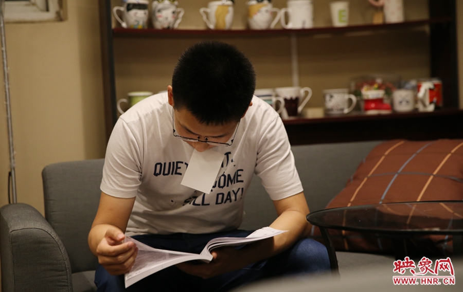楊栗，22歲，某大學(xué)大三學(xué)生：喜歡這種看書的環(huán)境。