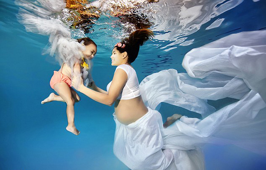 美攝影師拍攝唯美孕婦水下寫(xiě)真照 靈動(dòng)如“美人魚(yú)”