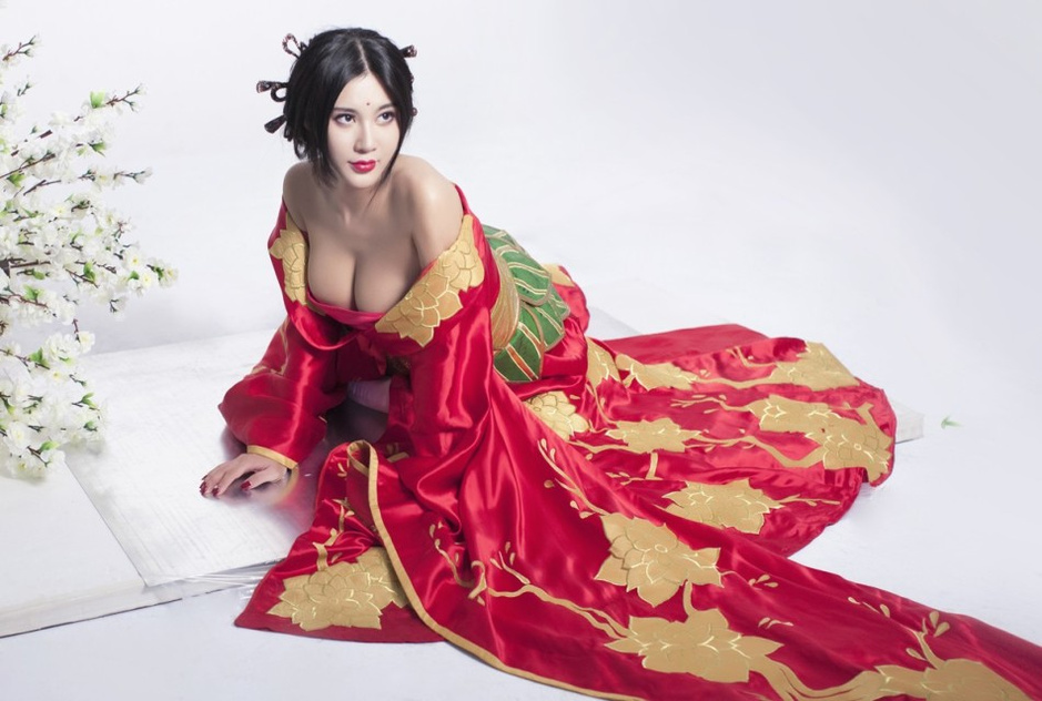 乳神穿越成貂蟬性感撩人 ?；ㄉ矸菔苜|疑
