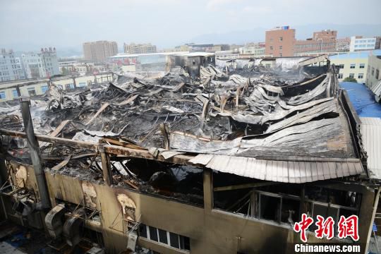 溫州一鞋廠發(fā)生火災因周邊違建12小時才撲滅